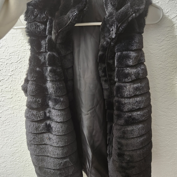 KATYDID Black faux fur lined zip up best, collard fur vest, black fur outerwear - Picture 14 of 14